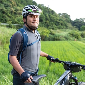 イワタニ・プリムス株式会社  サイクリングで素敵な道と出会いたい！自転車用リュック（バックパック）を背負って小さな旅に出掛けよう