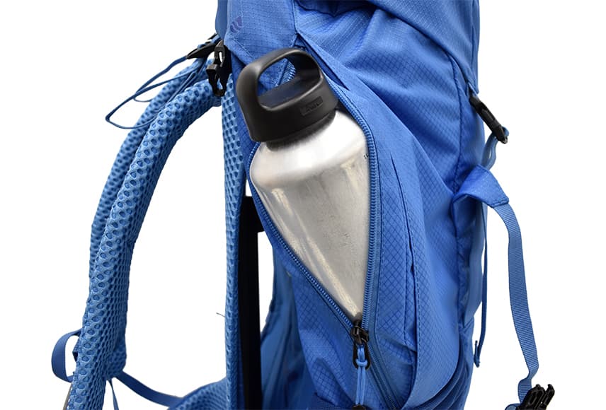 ファスナー付きサイドコンパートメント