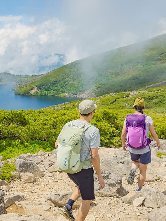 画像：良い眺望の登山と観光のイメージ